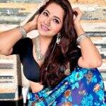 Ridheema Tiwari Instagram - Abhi Naa Jaao 🙏🏼 Jewellery : @itahdnura #sareelove #ridhiematiwari #namaste #mondaymood #sareeaddict #indianwoman Mumbai, Maharashtra