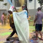 Ridheema Tiwari Instagram - Gazab ki Holi Hai 🌈🌈🌈 With @jaskaransinghgandhi @madhuri.tiwari.737 @rockinabhi25 #holi2024 #holireels #holiwithfamily❤️ #utopiaawadh #trendingreels #ridhiemareelsit Utopia Avadh Vapi