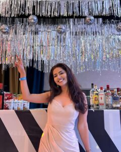 Ridheema Tiwari Instagram - New year, new dreams, new US 💃🏻💃🏻💃🏻 Embracing the magic of fresh starts and 365 new opportunities 🤗 With @jaskaransinghgandhi 📸 @preetipurichoudhary 🫶🫶🫶 We loved the pictures 🫶 #newyearparty #welcome2024 #ootn Radisson Mumbai Goregaon