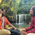 Ridheema Tiwari Instagram - Adventures are always better hand in hand @jaskaransinghgandhi Agree? Managed by : @matsya_media #thegoldentusk #neveradullmoment #couplegoals #lastweekend2023 #ridhiematiwari #jaskaransinghgandhi Barati row Fall