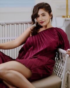 Ridheema Tiwari Instagram - Reminding you what i look like 💟 Outfit : @cameo_store_official Styling : @instylewithaditi 📸 : @kunal_mohite_photography Jewellery @solikocommunications Footwear @londonrag_in Makeup : @shivani_makeup_and_hairstyist Hair : @makeuphair_by_surekhas Location : @blanco_bandra #newyearnewme #ridhiematiwari #potd #newbeginnings #sexylegshot Blanco Andheri
