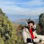 Ridheema Tiwari Instagram - Phir se Udd chali 🙌 #mountainlover #georgeeverestpeak #ridhiematiwari #traveler #mussoorie_diaries George Everest Peak