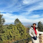Ridheema Tiwari Instagram - Phir se Udd chali 🙌 #mountainlover #georgeeverestpeak #ridhiematiwari #traveler #mussoorie_diaries George Everest Peak