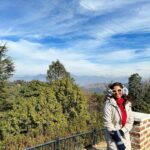 Ridheema Tiwari Instagram - Phir se Udd chali 🙌 #mountainlover #georgeeverestpeak #ridhiematiwari #traveler #mussoorie_diaries George Everest Peak