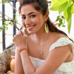 Ridheema Tiwari Instagram - जीने में आए मज़ा ? 🤔 Wearing : @cameo_store_official Princess cut Pendant : @jewelkaarvaan #happinessisabutterfly #ridhiematiwari Mumbai, Maharashtra