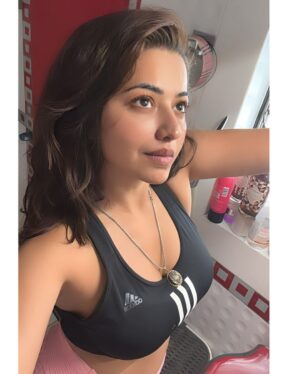 Ridheema Tiwari Instagram - Dripping in self-love and sexiness 🧿

#morningpeeps #ridhiematiwarihot