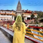 Ridhima Pandit Instagram - There are times in life you seek Divine Intervention .. I have been fortunate enough to be able to seek it through dearest @acharyavinodkumar ji 🙏.. Thankyou for helping me get blessings from Devi Maa by guiding me. You have truly been God sent 🙏
