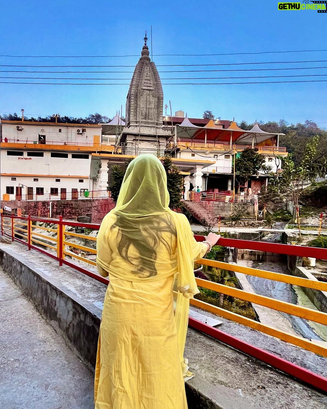 Ridhima Pandit Instagram - There are times in life you seek Divine Intervention .. I have been fortunate enough to be able to seek it through dearest @acharyavinodkumar ji 🙏.. Thankyou for helping me get blessings from Devi Maa by guiding me. You have truly been God sent 🙏