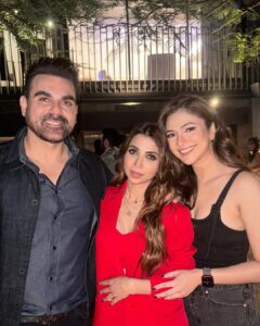 Ridhima Pandit Instagram - About last night with our b’day girl Shurie… ☺️💕 Cheers to the hosts who made our night as delightful as their company! 🥂 @sshurakhan @arbaazkhanofficial 💕💕💕
