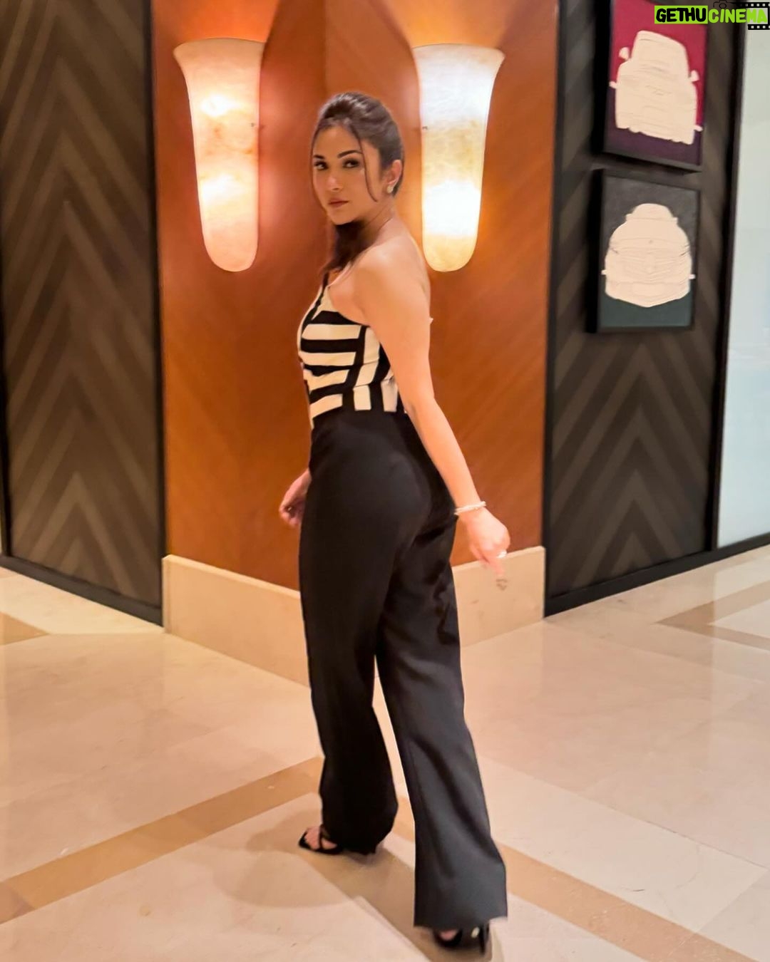 Ridhima Pandit Instagram - 🖤🤍🖤🤍 . . . . Outfit - @thepretco Stylist - @styledbykashishmutha Jewellery - @aurashni Ring - @sorayaajewels_ Hair by @rekhahariyani26
