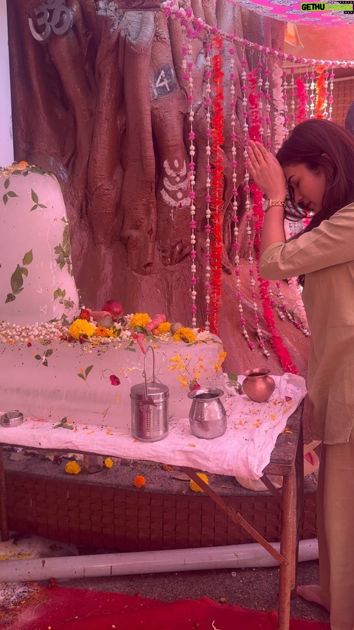 Ridhima Pandit Instagram - Aap sabhi ko โMahashivratriโ ki bohot saari shubh kaamnaayein ๐๐๐.. prayed for more kindness in this world cause Lord know how much we need it ๐ฅนโจ๐๐ #jaishivshankar thankyou to my dearest @priyankaramsay for helping me with the Abhishek .. #bholenath #mahashivratri