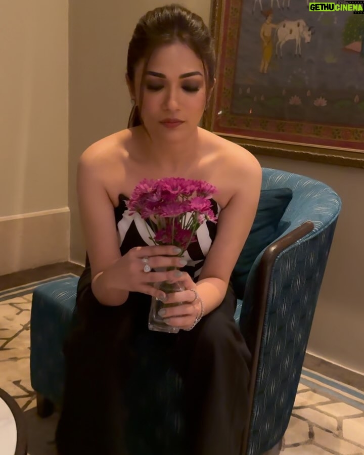 Ridhima Pandit Instagram - 🖤🤍🖤🤍 . . . . Outfit - @thepretco Stylist - @styledbykashishmutha Jewellery - @aurashni Ring - @sorayaajewels_ Hair by @rekhahariyani26