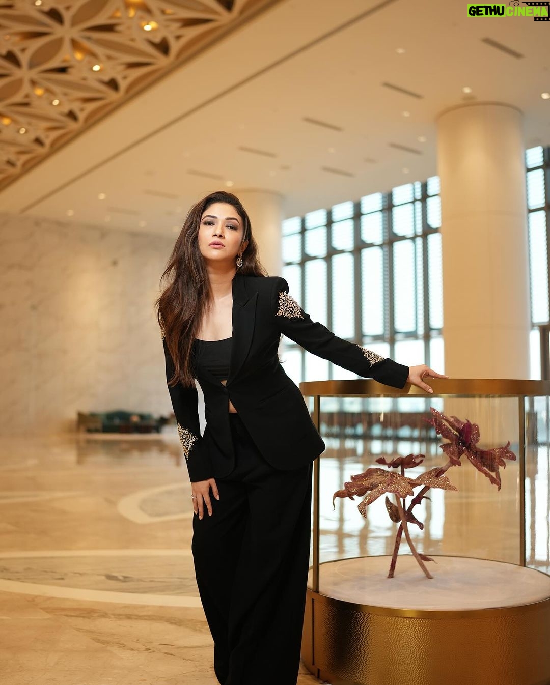 Ridhima Pandit Instagram - Channeling timeless elegance in sleek black attire. . . Wearing @worldofasra Styled by @styled_bytan P.R (outfit) @tandigital5 Jewels by @notandas_jewellers HMU @makeupbybablu Shot by @shootwithshakir Managed by @nabeelsdalvi