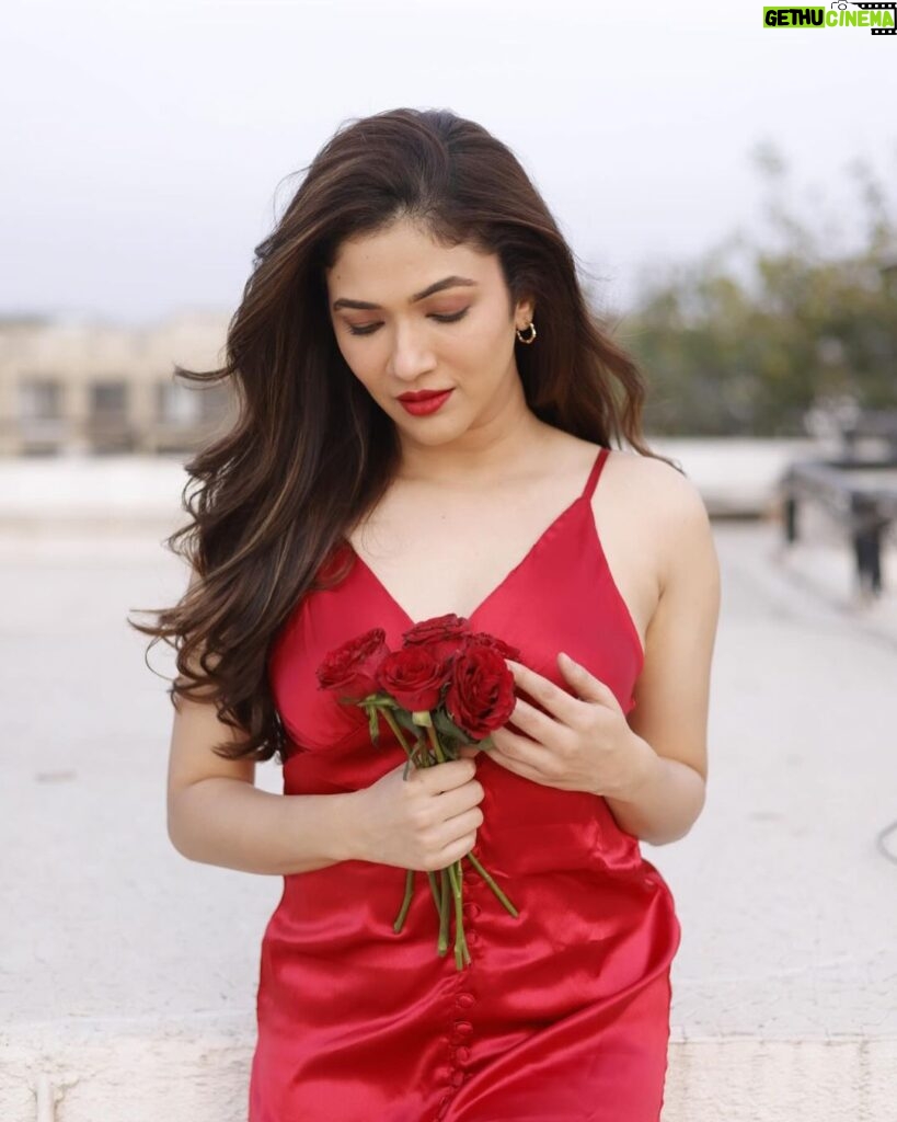 Ridhima Pandit Instagram - Forever grateful for your love ❤️ Happy Valentine’s day everyone ❤️❤️❤️ 📸 :- @gauravarrow . . . #valentinesday #2024