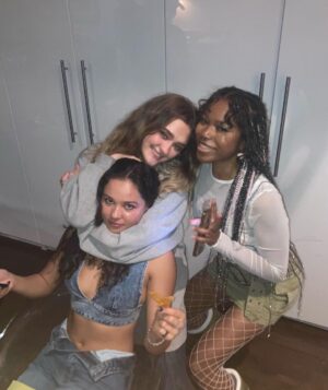 Riele Downs Instagram - 🎂 BIRTHDAY ANGEL 👼

@lizzy_greene my girl 🥹 i loveeee you very much ♥️ here’s to unlocking a whole new decade of adventures!!! 4LYFERSSSS 👯‍♀️🤞🏾