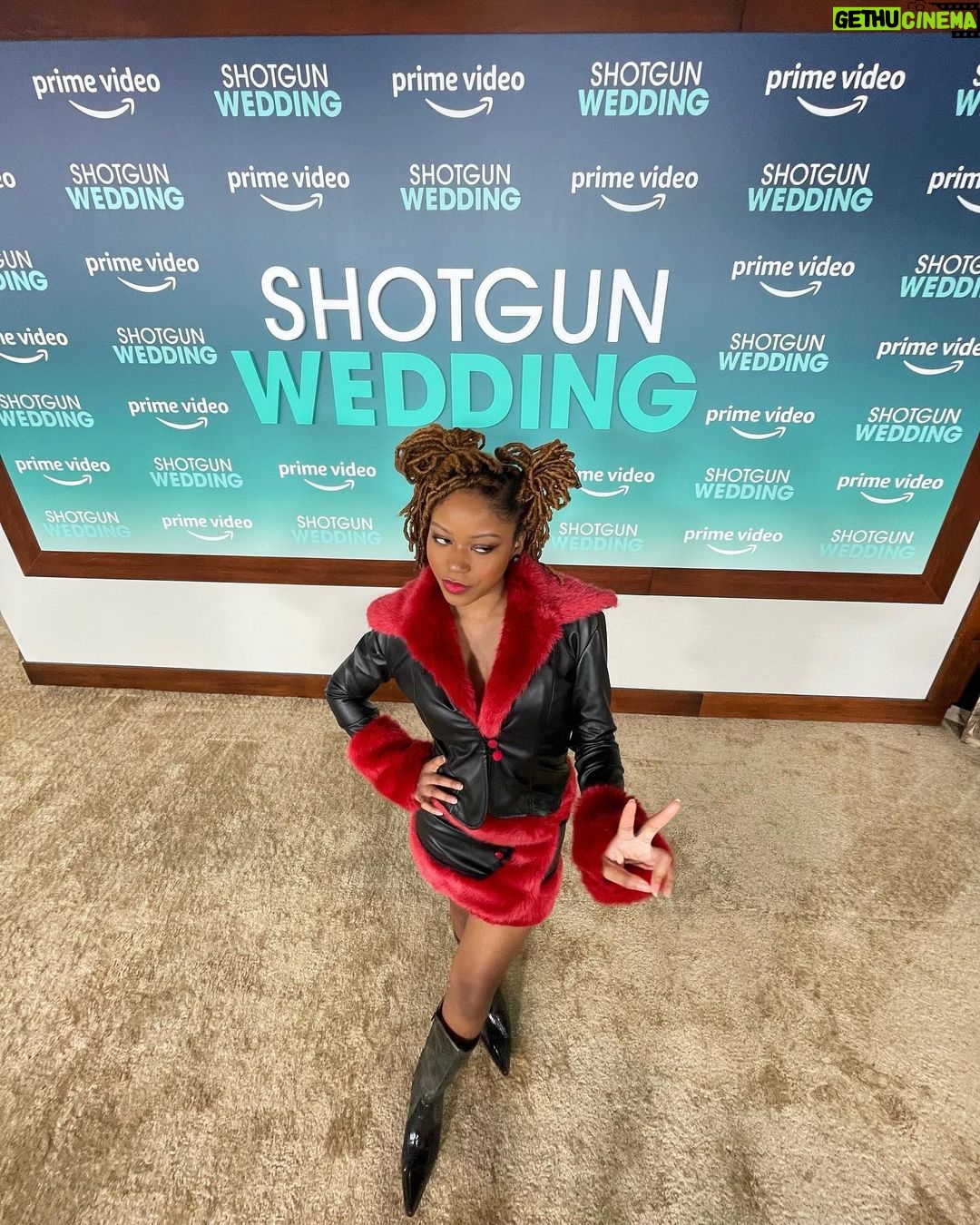 Riele Downs Instagram - happy valentine’s day one and all 💃🏾 *from the #shotgunwedding premiere ❣️ @amazonstudios thank u ! xo