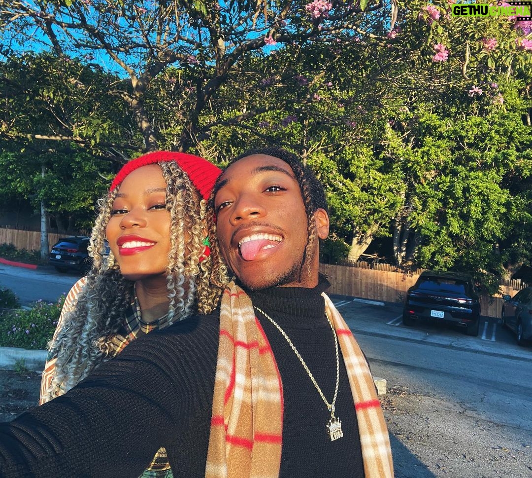 Riele Downs Instagram - this time last year :) jack frost was in fact nipping at my nose #merrychristmas ♥️🎄🎅