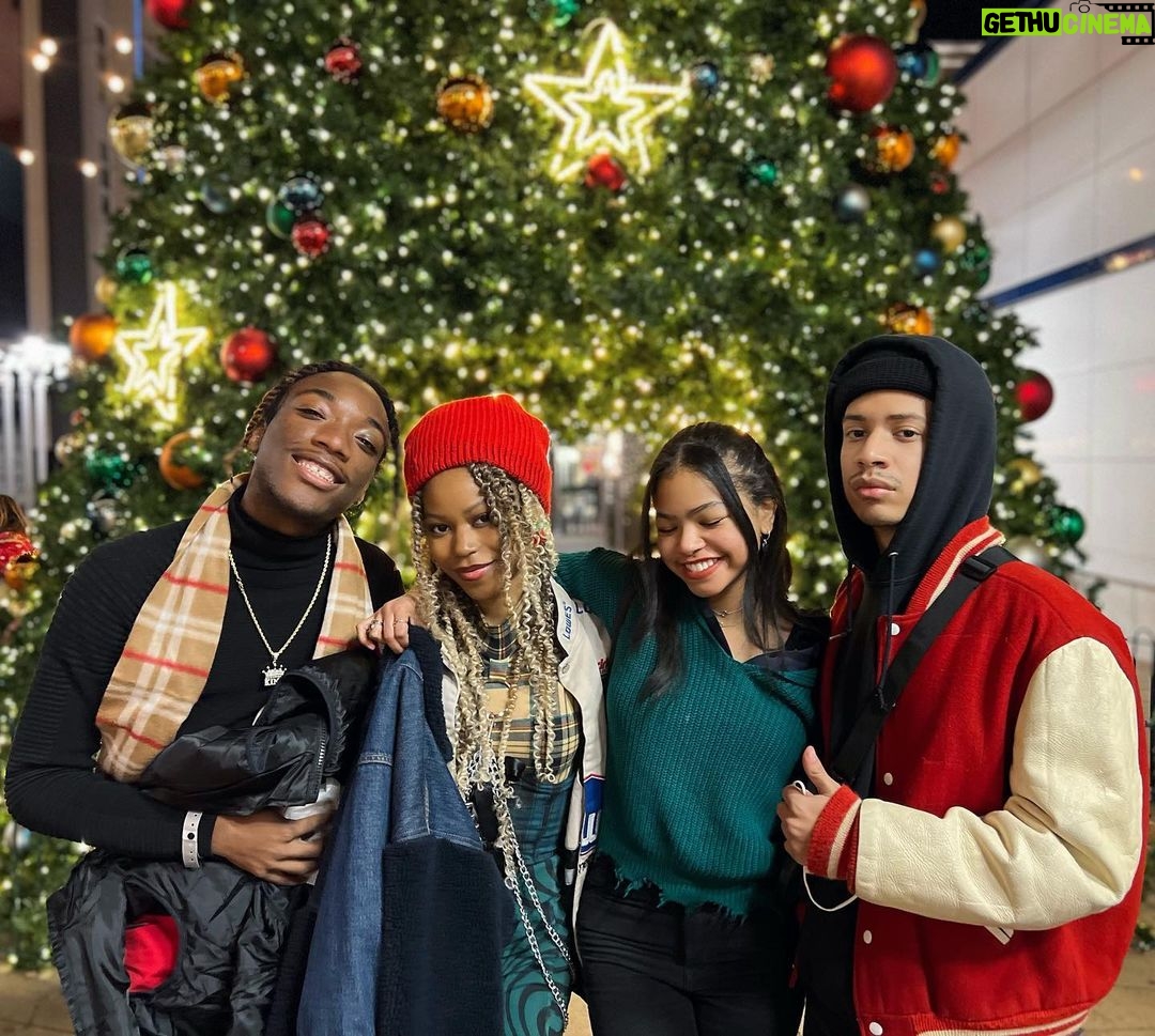Riele Downs Instagram - this time last year :) jack frost was in fact nipping at my nose #merrychristmas ♥️🎄🎅