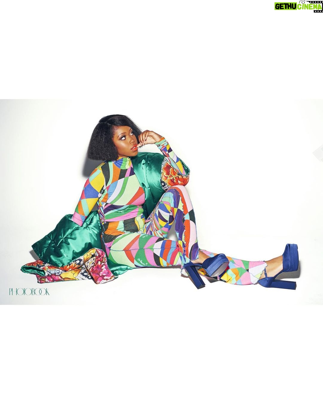 Riele Downs Instagram - with @photobookmagazine 🎨 photographer: @rikerbrothers stylist: @lynnstyle18 hair: @iamaraxilindsey makeup: @camillearianemakeup editor-in-chief: @718blonde creative director: @mikeruizone tearsheets: @alarcn.daniel interview: @siennajanette link in bio ! :)