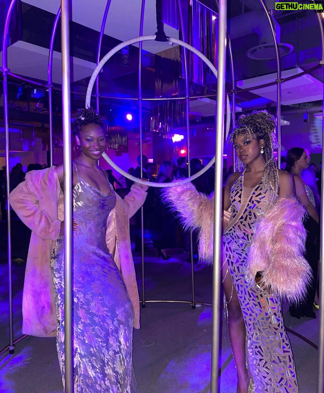 Riele Downs Instagram - this film blew me away!!! what an evening 💃🏾✨ #babylon *makeup + styling by me ;)*