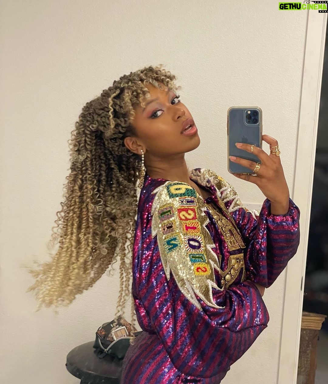 Riele Downs Instagram - a night with @maisonvalentino @valentino.beauty 💋