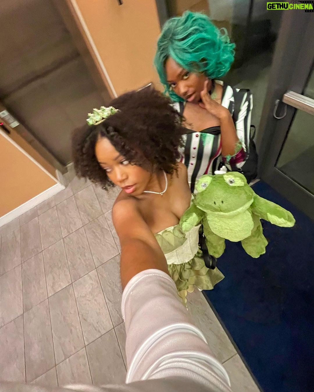Riele Downs Instagram - i’ve got friends on the other side ✨
