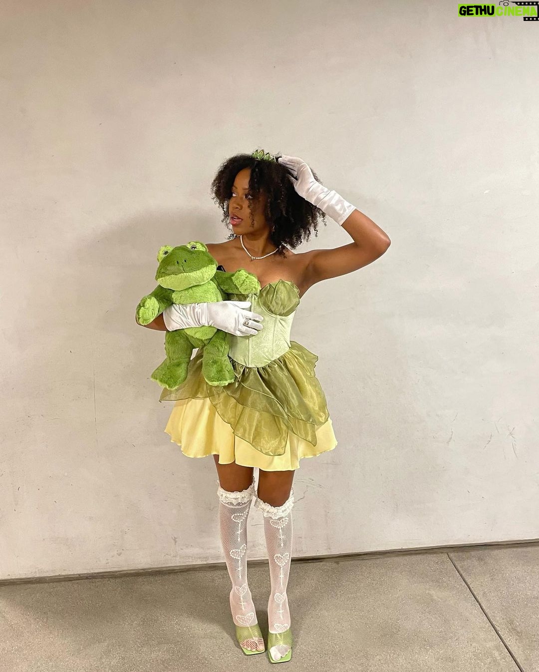 Riele Downs Instagram - i’ve got friends on the other side ✨