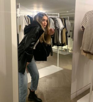 Riele Downs Instagram - ahhh 17!! happy birthday to one of my best friends, @lizzy_greene you’re the softest and sweetest soul out there and i’m very grateful we’re friends 🥺 can’t wait to be absolute clowns together when we’re reunited after quarantine. 🤡 lol, love you sis 🤠♥️