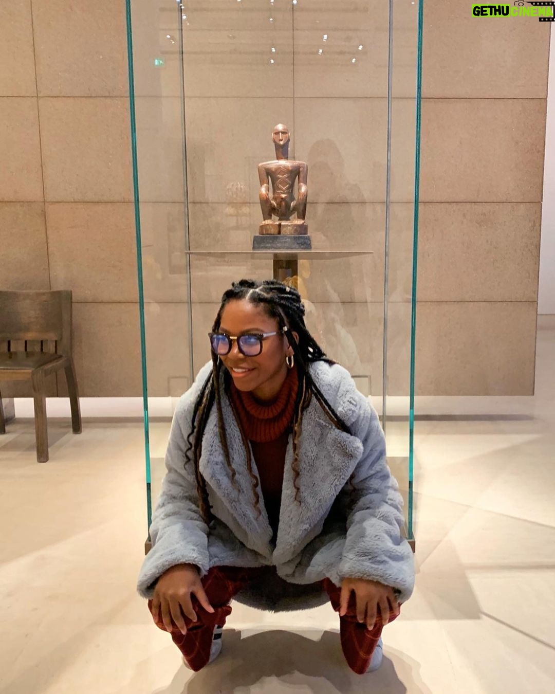 Riele Downs Instagram - food for thought Musée du Louvre