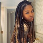 Riele Downs Instagram – pas de filtre 🥴 Paris, France
