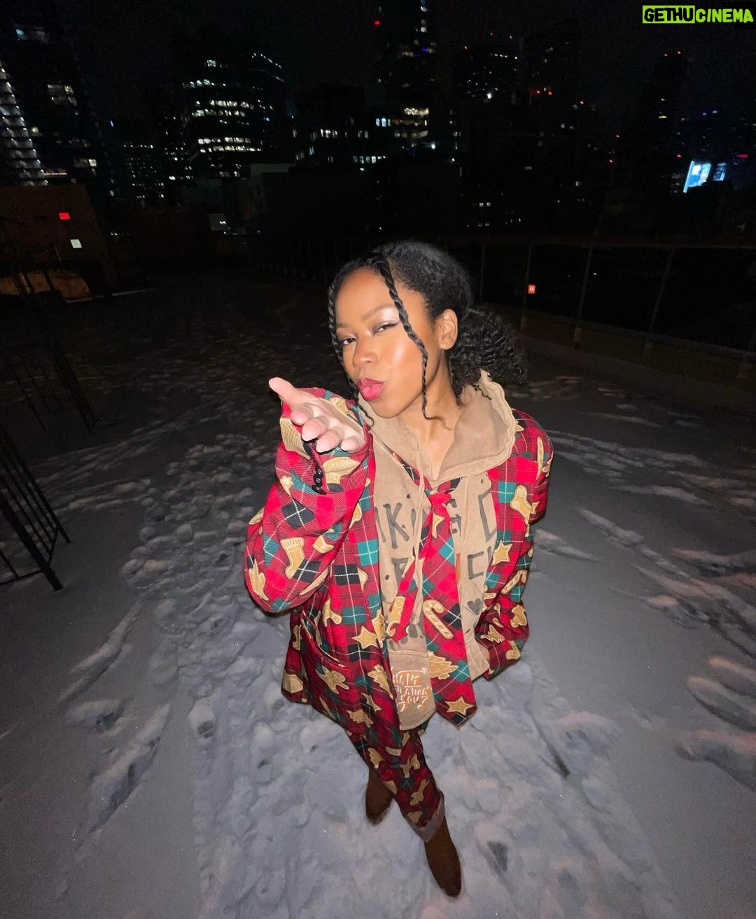 Riele Downs Instagram - run run, as fast as u can 🏃🏾♀️🍪🎄