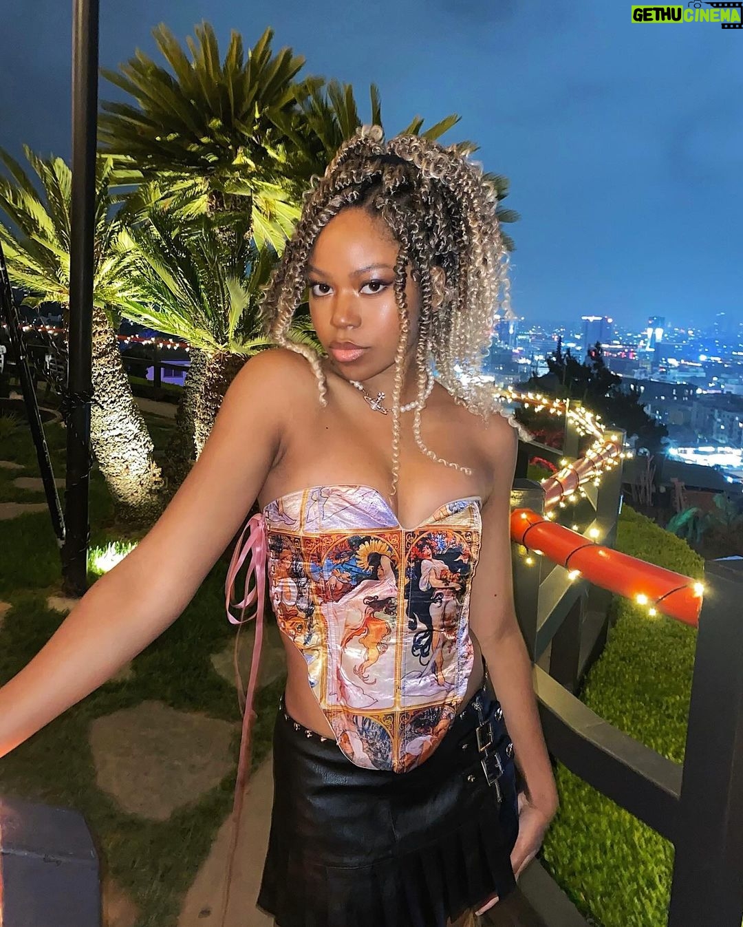 Riele Downs Instagram - new year same me i wasn’t the problem 🙄 2024