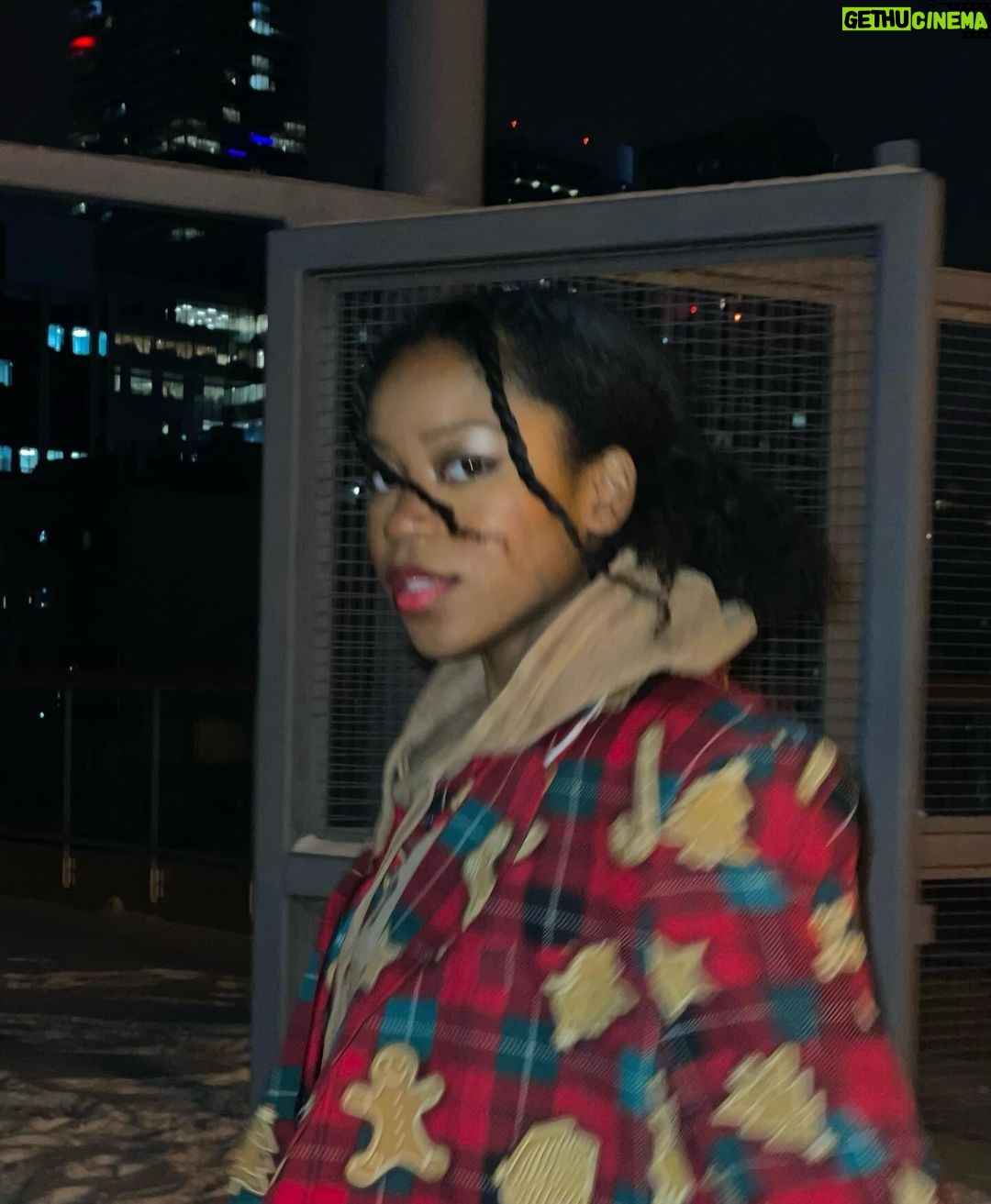 Riele Downs Instagram - run run, as fast as u can 🏃🏾♀️🍪🎄
