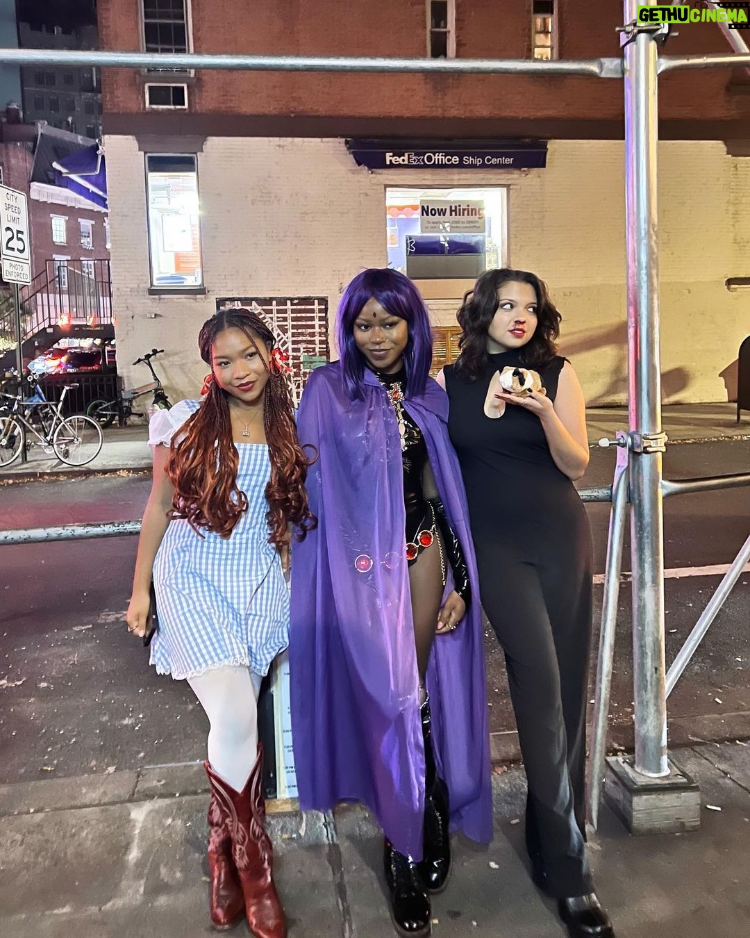 Riele Downs Instagram - 🐦⬛ + ⭐️🔥 New York City