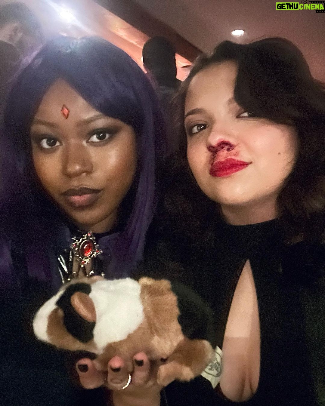 Riele Downs Instagram - 🐦⬛ + ⭐️🔥 New York City