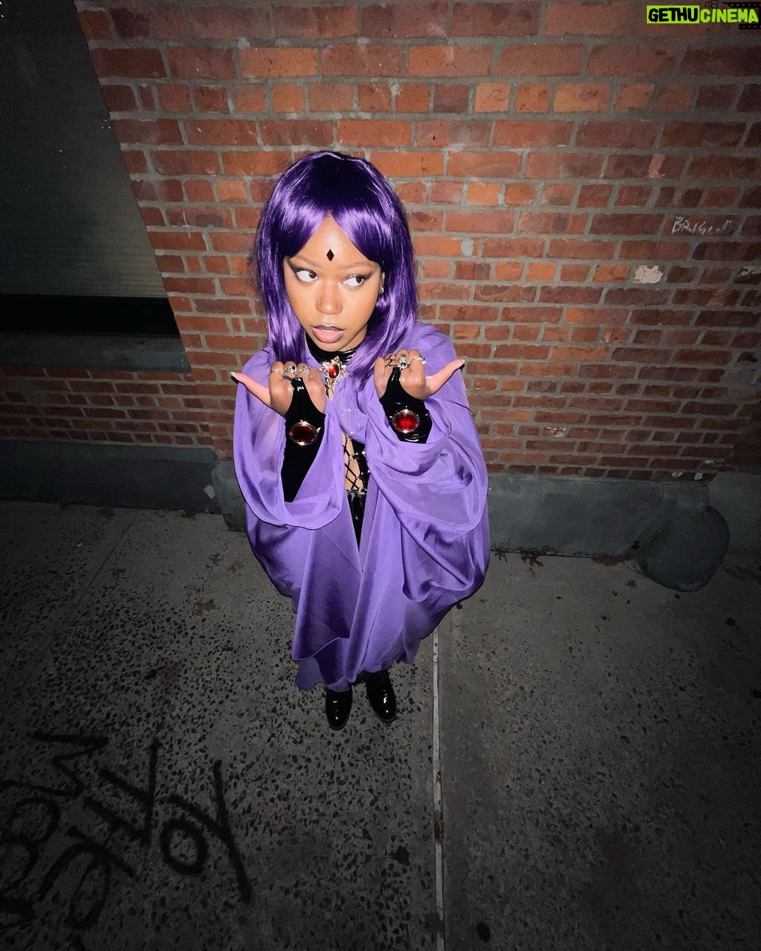 Riele Downs Instagram - 🐦⬛ + ⭐️🔥 New York City