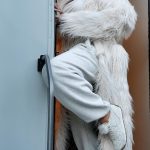 Rihanna Instagram – the alpacas.

new limited edition #FENTYxPUMA Avanti Pony in warm white & alpine snow out right now