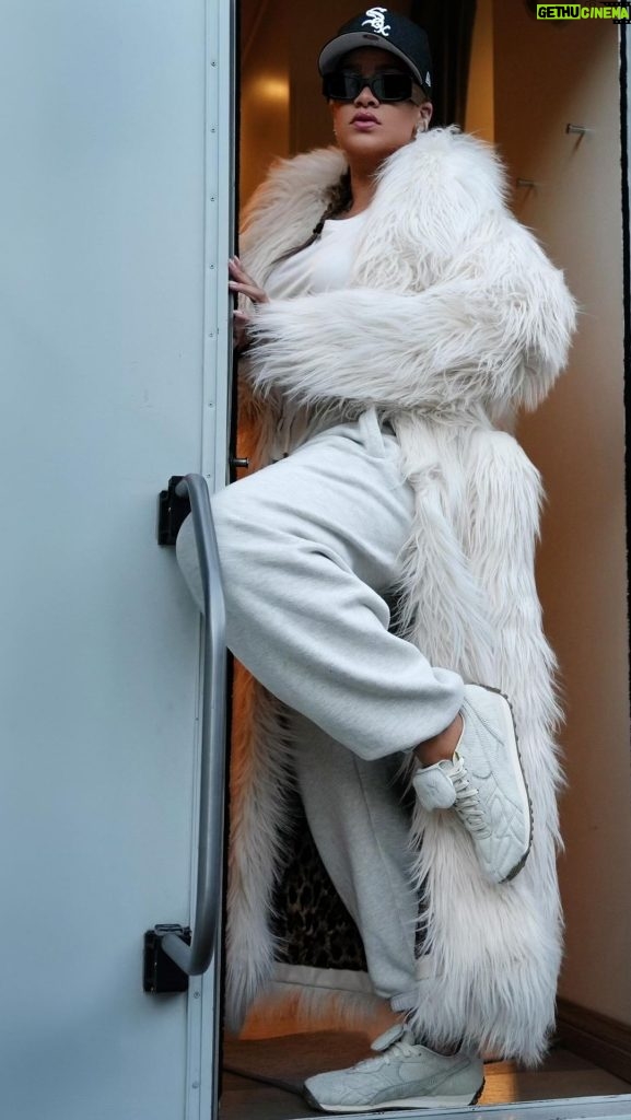 Rihanna Instagram - the alpacas. new limited edition #FENTYxPUMA Avanti Pony in warm white & alpine snow out right now
