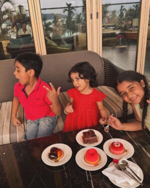 Rimi Tomy Instagram - My kutties ❤️❤️❤️❤️there is no joy,no love,no feeling better than this❤️❤️❤️🥰🥰😘😘😘😘🧿🧿🧿🧿
Swipe left #more pics 

@reenutomy 
@actressmuktha 
@kanmanikiara @rinkutomy
