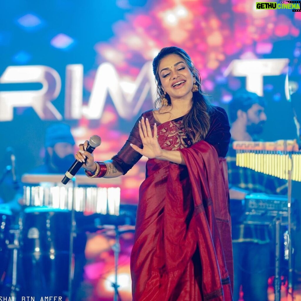 Rimi Tomy Instagram - Pics from the 40 th anniversary celebrations of @pjjfruits 🥰 Rimi Tomy live#concerts # cochin Thanq 🙏 🎬 @mishal_bin_ameer @rutwva_insta @shoshank_makeup Chakolas Pavilion