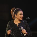 Rimi Tomy Instagram - 🎼🎼🎼❤️❤️embrace the elegance of wearing black #concert#gigphotography #giglife #thekkumangalam #ottapalam #rimi tomy live 🎬 @yuva_weddings_photography @western_lady_ @mukeshmuralimakeover @rashmimuraleedharan