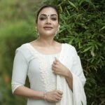 Rimi Tomy Instagram - 🎼🎼🎼🎼🌹🌹🌹 @rutwva_insta @tonythemakeupartist 🎬 @godwhynn