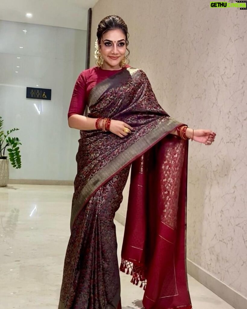 Rimi Tomy Instagram - ❤️❤️❤️Tradition can never go out of style .' 🎬 @yuva_weddings_photography @shoshank_makeup @rashmimuraleedharan @celebrate_clothes_n_crafts @priya_anokhi_