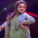 Rimi Tomy Instagram - ❤️❤️❤️enjoy life,that's what we are here for✌️❤️ @nihalipret @priya_anokhi_ @rashmimuraleedharan @yuva_weddings_photography @mukeshmuralimakeover