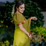 Rimi Tomy Instagram - In love with my heritage❤️ Sareee#traditional #love @mishal_bin_ameer 🎬 @rashmimuraleedharan @mukeshmuralimakeover @priya_anokhi_ Ottapalam