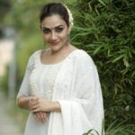 Rimi Tomy Instagram - 🎼🎼🎼🎼🌹🌹🌹 @rutwva_insta @tonythemakeupartist 🎬 @godwhynn