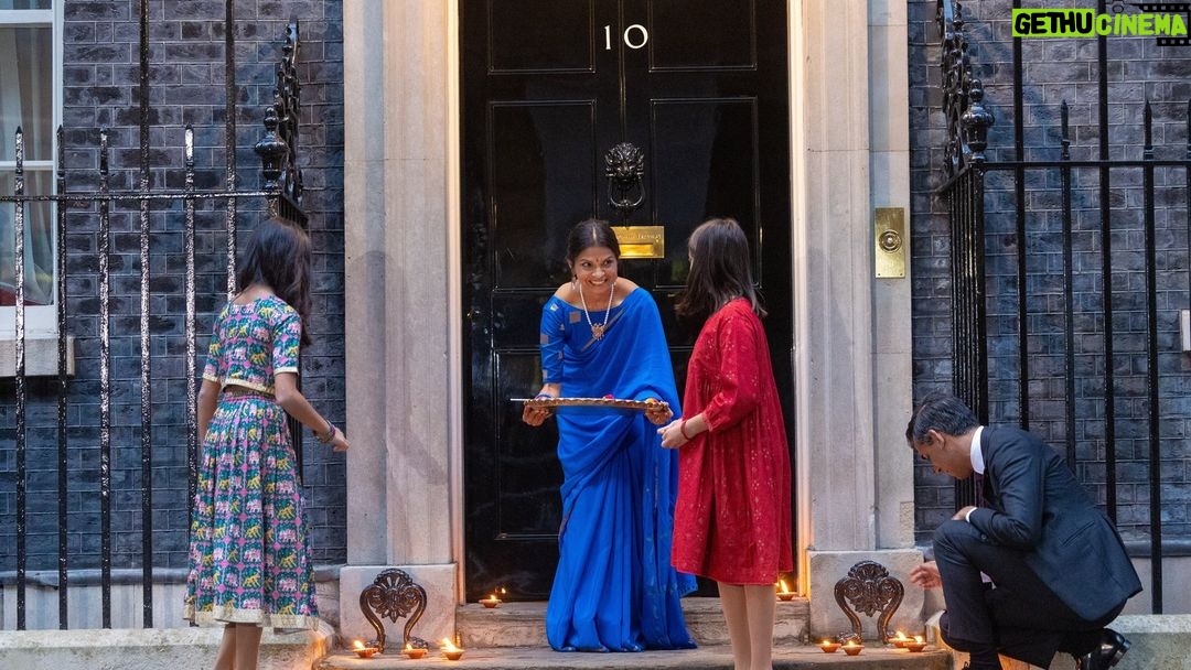 Rishi Sunak - 661.8K Likes - A special moment for me to be celebrating Diwali with my family on the steps of No.10.
Happy Diwali to everyone celebrating here in the UK and around the world!