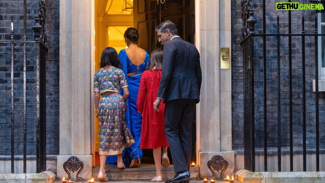 Rishi Sunak - 661.8K Likes - A special moment for me to be celebrating Diwali with my family on the steps of No.10.
Happy Diwali to everyone celebrating here in the UK and around the world!