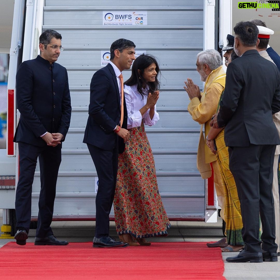 Rishi Sunak - 844.8K Likes - We’ve landed in Delhi ahead of the G20 🇮🇳
We're here to deliver for the British people 🇬🇧