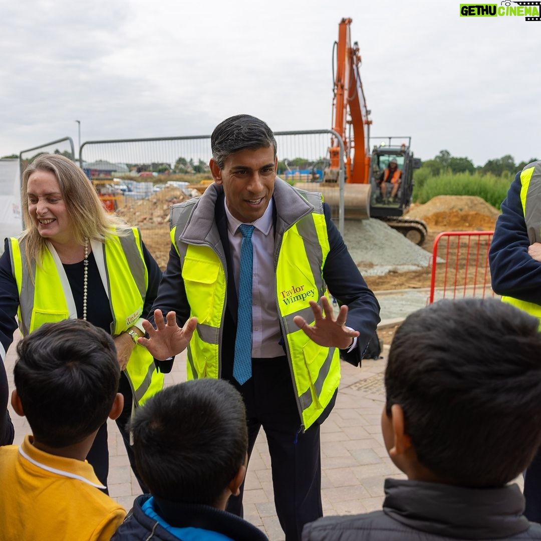 Rishi Sunak - 100.8K Likes - I want to make the dream of homeownership a reality for more people.
During a visit to Norwich today, I announced that we’re taking another step to achieving that by reforming old EU ‘nutrient neutrality' laws that prevent thousands of homes from being built here in the UK.
These reforms will mean local communities get the homes they’ve been asking for while protecting Britain’s countryside.
In total it could unlock up to 100,000 new homes - supporting more families onto the housing ladder and protecting Britain’s countryside.